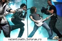 poze de la concerte - sunt tare haiosi aici lau prins si pe cameraman - tokio hotel